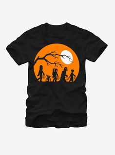 Who is that lurking in the night? It's Chewbacca  Yoda  Boba Fett  Darth Vader  and Princess Leia all trick-or-treating beneath the full moon!  This black tee is perfect for your intergalactic Halloween celebration.100% CottonWash cold; dry lowImportedListed in men's sizes Halloween Characters, Star Wars Quotes, Star Wars Halloween, Cricut Halloween, Silhouette Ideas, Halloween Snacks, Theme Halloween, Black Graphic Tees, The Full Moon