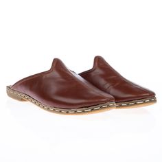 Made in Turkey 100% Handmade Hand-Stitched Natural Leather Upper Natural Leather Lining Water Buffalo Leather Sole Replaceable Rubber Outsole Brown Slippers, Handmade Slippers, Flat Slippers, Water Buffalo, Summer Slippers, Flat Slipper, Leather Slippers, Buffalo Leather, Local Artisans