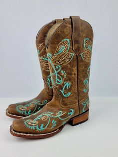 Circle G Women's Turquoise Embroidery Western Boot Square Toe Size 6.5 Brand New Beautiful Boots MINT Condition We ship within one business day from NC USA Turquoise Embroidery, Cute Cowgirl Boots, Square Toe Western Boots, Women's Circle, Embroidered Boots, Boots Square Toe, Western Boot, Beautiful Boots, Cowboy Western