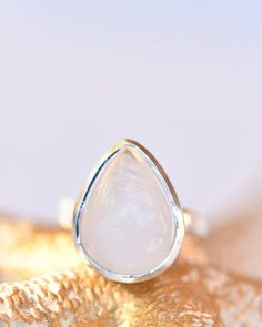 Moonstone ~ Sterling Silver 925 ~ Handmade ~ Gemstone ~ Statement ~ Everyday ~ Square stone ~ Hippie ~Bohemian~June Birthstone 》D E T A I L S《 ✦ M E T A L : Sterling Silver 925 ✦ S T O N E : Moonstone ✦ B I R T H S T O N E : June 💎 Because of the name, this stone always had a strong connection with the magic of the moon. The moonstone is known as a protection for travelers, a gift of love & passion and a path to wisdom. ✧ Please note natural gemstones are unique and may vary in shape or col Moonstone Ring Sterling Silver, Square Stone, June Birthstone, June Birth Stone, La Jolla, Moonstone Ring, Hippie Bohemian, Tear Drop, Ring Sterling Silver