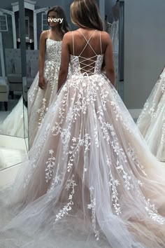 فساتين الحفلات الراقصة ذا�ت الأشرطة السباغيتي الصفراء من التول مع زينة للحفلات Dresses With Appliques, Lavender Prom Dresses, A Line Prom Dress, Prom Dresses Long Lace, Formal Ball Gown, Pretty Wedding Dresses, Spaghetti Strap Prom Dress, Cute Wedding Dress, Lace Prom Dress