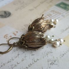 "These stunning antiqued brass tulips make a dramatic statement. Beautifully layered with antiqued bronze caps and accented with lustrous Swarovski pearls in cream, they will add a timeless and elegant piece of jewelry to your collection. Length: 1 3/4\"(45mm) from the bottom loop of leverback, french wire or clip. Prefer a different style of earwire? French wires and non pierced clips are available at no extra charge. Please make a selection from drop down. All Debra Dane jewelry arrives in a p Antique Finish Bronze Wedding Earrings, Tulip Earrings, Bijoux Art Nouveau, Jewelry Bridesmaid, Antique Earrings, Swarovski Pearls, Quartz Earrings, Lungs, Bijoux Diy