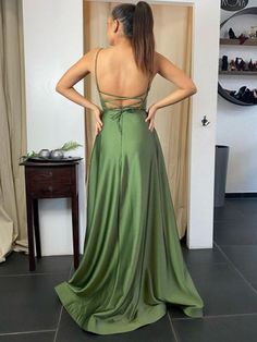 Silhouette:?A Line Waist: Natural Sleeve Length:?Sleeveless Fabric: Satin Shown Color: Green Built-In Bra: Yes Green Backless Dress, Olive Green Prom Dress, Bridal Party Colors, Prom Dress 2022, 2022 Prom Dresses, Simple Prom Dress Long, Party Colors, Backless Evening Dress, A Line Evening Dress