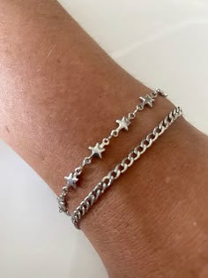 This dainty star link bracelet looks stunning. It is suitable for all occasions and would make a perfect gift to a loved one.  #starbracelet #perfectgiftforwife #perfectgiftidea #birthdaygiftidea #starjewelry #unisedbracelet Colourful Silver Jewelry, Bracelet With Stars, Jewellery Silver Aesthetic, Silver Chain Bracelet Women, Cute Jewelry Silver, Silver Bracelet Aesthetic, Silver Bracelets Aesthetic, Jewelry Inspo Silver, Silver Star Bracelet