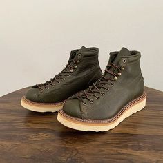 Herren-Bikerstiefel aus echtem Leder im Vintage-Stil mit runder Zehenpartie und rutschfester Schnürung – GeraldBlack.com Winter Ankle Boots, Boot Types, Mens Shoes Boots, Yellow And Brown, Leather Tooling, Leather And Lace, Cow Leather, Vintage Stil, Boots Men