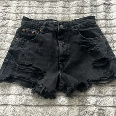 Cute Stylish High Waisted Zara Denim Shorts Size 34 Eur / Us 2 Black Color Never Worn Nice High Quality Denim Short No Returns Zara High-rise Black Shorts, Zara High Waist Distressed Bottoms, Zara Black Denim Bottoms, Black Denim Bottoms By Zara, Anika Rose, Black Baggy Shorts, Black Short Jeans, Downtown Pants, Black Jean Shorts Outfit