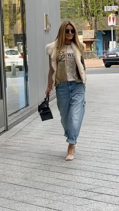 gittabanko on Instagram: #shootingday @streetstyleshooters Ad /Werbung vest @simone_bruns_cashmere Shirt @loewe Jeans @nililotan Pumps @newbottega Bag… Loewe Jeans, Boyfriend Jeans, Capri Pants, Instagram Profile, Cashmere, Pumps, Pants, On Instagram, Quick Saves