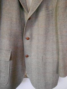 "Wellington clothes custom made men's classic dress/sport jacket Camel hair Woven in Scotland Herringbone and stripes Two front pockets with flaps, one top pocket Three inside pockets Great condition Dimension shoulder 18\" chest 22\" sleeve 24\" length 31\"" Classic Fitted Tweed Jacket With Patch Pockets, Fitted Winter Suit With Patch Pockets, Classic Sport Coat With Herringbone Pattern And Lapel Collar, Classic Wool Tweed Jacket With Pockets, Classic Fitted Sport Coat With Patch Pockets, Classic Fitted Tweed Sport Coat, Fitted Sport Coat With Patch Pockets, Fitted Sport Coat With Herringbone Pattern And Lapel Collar, Tailored Classic Sport Coat With Herringbone Pattern