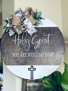 Holly Spirit, Welcome Door Sign, Outdoor Welcome Sign, Welcome Door Signs, Door Signs Diy, Wooden Wreaths, Porch Welcome Sign, Round Wood Sign, Wood Door Hangers