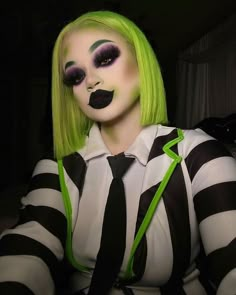 Halloween Hair Photoshoot, Bettal Jucie Makeup, Female Bettle Juice Costume, Beetlejuice Makeup Black Female, Beetlejuice Make Up For Women, Two Face Costume Female, Beetlejuice Outfit Ideas Women, Beetlejuice Costume Ideas For Women, Beetlejuice Make Up Female