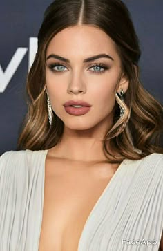 Satin Dress Makeup, Glitz And Glam Hairstyles, Met Gala Hairstyles, Glamour Hairstyles, Hollywood Curls, Ball Hair, Wedding Hairstyles For Medium Hair, Hair Style Vedio