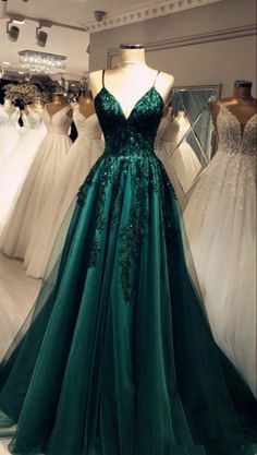 Dark Green Prom Dresses, Dark Green Dress, Green Tulle, Stunning Prom Dresses, Bride Groom Dress, Prom Dress Inspiration, Gowns Prom, Cute Prom Dresses, Pretty Prom Dresses