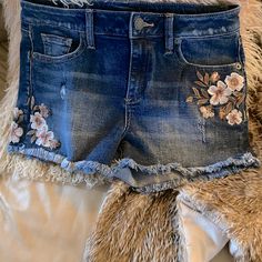 Brand New Miss Me Jean Shorts With Decorative Embroidered Flowers With Stretch. High Waist Denim Bottoms With Floral Embroidery, High Rise Denim Bottoms With Floral Embroidery, High-rise Denim Bottoms With Floral Embroidery, Spring Medium Wash Bottoms With Floral Embroidery, Casual High Rise Bottoms With Floral Embroidery, High Rise Floral Embroidered Bottoms For Spring, Spring Floral Embroidery Medium Wash Bottoms, Embroidered High Rise Cotton Bottoms, Embroidered High Rise Blue Bottoms