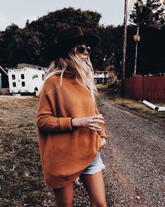 pinterest: karamlepe Salty Blonde, Looks Party, Comfy Sweaters, Mellow Yellow, Looks Style, Mode Inspiration, Spring Summer Outfits, Street Styles, Look Cool