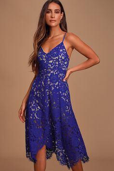 Black Tie Wedding Guest Dress Summer, Italy Wedding Guest Outfit, Royal Blue Midi Dress, Italy Wedding Guest, Royal Blue Cocktail Dress, Trending Wedding Dresses, Royal Blue Lace Dress, Black Tie Wedding Guest Dress, Blue Lace Midi Dress