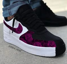 Sporty Floral Print Sneakers For Streetwear, Nike Shoes Women Fashion, Nike Shoes Air Force, Nike Fashion Shoes, Jordan Shoes Girls, Sneakers Jordans, Custom Nike Shoes, Air Shoes, Shoes Sneakers Jordans