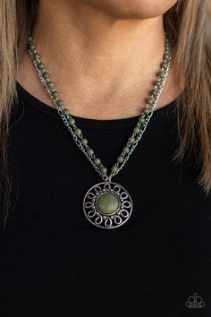 Sahara Suburb - Green Stone Necklace - Convention Exclusive 2021 - Paparazzi Green Necklaces, Collar Verde, Paparazzi Jewelry Images, Necklaces Dainty, Sparkle Fashion, Green Stone Necklace, Necklace Aesthetic, Vip Group, Glam Style