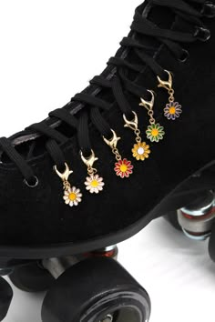 Shoes Accessories Ideas, Shoes Charm, Shoes Charms, Retro Daisy, Match Colors, Shoe Charms, Zipper Pulls, Cute Jewelry