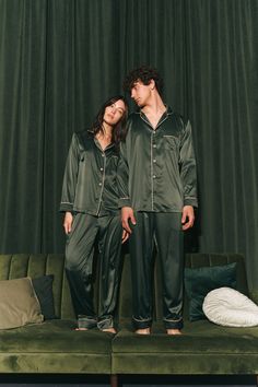 Celebrate the holiday spirit in perfect harmony with our matching Christmas pyjamas, designed for the whole family to cherish cozy moments together. Elevate the festive cheer with our couples' Christmas PJs, a delightful way to share warmth and joy during the holiday season. ✂ About us: ♥ Est. 2017 ♥ Based in Lincolnshire, UK ♥ Handmade in Europe ♥ Small family run brand ♥ Handmade in Europe ♥ Sustainable and ethical production ♥ We support local craftsmanship ♥ Sizes for all body types ✂ About Couples Loungewear, Pyjamas Cute Nightwear, Matching Pajamas Luxury, Pj Photoshoot Photo Ideas, Unique Couple Pajamas, Cute Couple Christmas Pajamas Silk, Matching Pyjamas Couple Christmas, Green Long Sleeve Holiday Sleepwear, Matching Pajamas For Couples