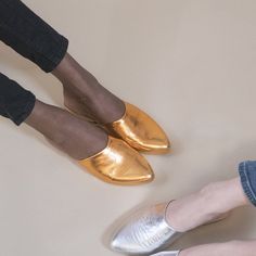 [$150 deposit towards $300 total] The Sparrow is an easy to slip-on and go almond toe mule available in every single one of my material choices! This style is open at the heel, with a supportive memory foam footbed, and a slip-resistant rubber sole. See my size range. A $150 deposit reserves your spot in my production schedule. Approximately one week before I start making your shoes I'll send you a link to choose your style, material/color, size, width and any applicable custom details along wit Elegant Luxury Brown Slip-ons, Choose Your Style, My Size, Mule, Mule Shoe, Stylish Outfits, Rubber Sole, Memory Foam, Vegan Leather