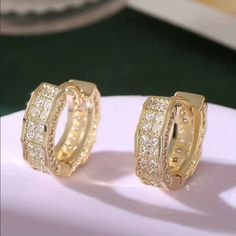 Brand New Women's Round Gold Diamond Earrings 14k Gold Plated Sterling Silver Genuine 2ct Lab Created Radiant Cut Diamonds .7" Tall 5mm Thick Retail Price $300 Buy With Confidence From A Trusted Seller With A 99%+ Feedback Rating! A0286 (Id-493-) Elegant Huggie Earrings With Halo, Gold Hoop Earrings Aaa Quality, Formal Huggie Halo Jewelry, Aaa Quality Fine Jewelry Hoop Earrings As Gift, Gold Hoop Diamond Earrings With Vvs Clarity, Vvs Clarity Gold Hoop Diamond Earrings, Gold Vvs Clarity Diamond Hoop Earrings, Aaa Quality Round Gold Diamond Earrings, Gold Huggie Earrings With Halo