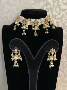 This handmade choker features Ahamadabadi Kundans , pearls, adding an elegant touch to your Indian jewelry collection. Handcrafted with care, this choker offers a unique and timeless piece to elevate any outfit. Enjoy the beauty and craftsmanship of this latest addition to your jewelry collection. Handmade Pearl Kundan Necklace For Festivals, Festive Handmade Pearl Kundan Necklace, Elegant Kundan Choker Necklace With Tilla, Elegant Kundan Choker Necklace, Elegant Kundan Choker Necklace For Festivals, Elegant Kundan Choker Necklace With Cutdana, Bollywood Kundan Necklace With Pearl Drop For Gifts, Pearl Drop Necklace For Diwali Party, Pearl Necklace For Diwali Party