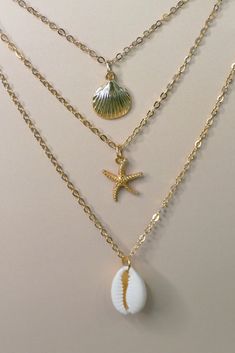 Embrace the beauty of the sea with the Summer Ocean’s Shell Necklace. This enchanting piece features a finely detailed shell pendant, perfect for adding a touch of ocean-inspired elegance to any outfit. Ideal for both casual beach days and sophisticated summer evenings, this necklace brings the serenity of the ocean to your wardrobe. Details Alloy material 14.5” chain , 2” extension extender option and a 1” dainty diffuser extender. Dainty diffuser for diffusing essential oils which can be remov Ocean Inspired Jewelry Gold, Sea Shell Jewellery Holder, Beach Inspired Jewelry, Summer Jewlery, Beach Jewelry Diy, Necklaces Summer, Sea Shell Necklace, Beach Jewellery, Accessories Beach