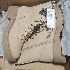 Brand New American Eagle Lace Up Beige/Tan/Nude Combat Boots With Side Zipper Size 8 Nude Combat Boots, Nude Boots, Moto Boots, Women Lace, Side Zipper, Combat Boots, American Eagle, Lace Up, Women Shoes