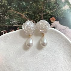 White Rose Earrings With Pearls Brand New Never Used White Rose Jewelry, White Rose Accessories, White Earrings Aesthetic, Silver Rose Earrings, White Rose Earrings, Wedding Rose Earrings, Earrings Aesthetic Gold, Birthday Colors, Flower Pearl Earrings