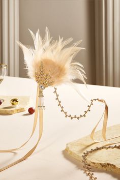 Roar back 100 years to unprecedented golden 20s with this headband, which perfectly create an elegant and sophisticated Gatsby style. Features: High quality crystal and imitation pearl Adjustable ribbon band Detachable clip Exquisite head chain design 1920 Accessories, Roaring 20s Jewelry, 20s Jewelry, 1920s Hair Accessories, Christmas Dancing, 1920s Accessories, Pearl Tassels, Art Deco Party, Flapper Headpiece