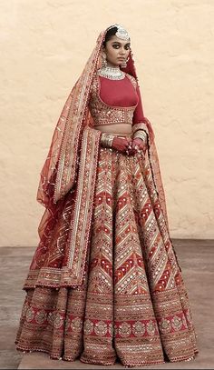 Styling Dupatta, Latest Lehnga Designs, Mehndi Event, Sabyasachi Lehenga Bridal, Best Indian Wedding Dresses, Sabyasachi Bridal, Bridal Lehenga Designs, Indian Wedding Fashion