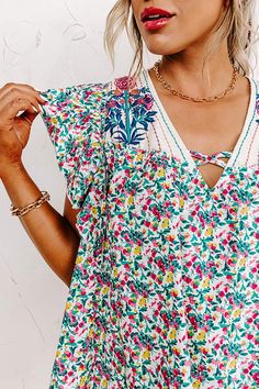 All eyes are sure to be on you in our photo-worthy 'Summer In Sicily' shift top featuring lightweight material patterned with a turquoise and fuchsia hued floral print, a v-cut neckline, ruffled cap sleeves, and a relaxed silhouette that falls into a straight hemline! on products Measurements XS : Bust 40", Hip 40", Length 21", Sleeve Length 4", Waist 40". S : Bust 42", Hip 42", Length 21", Sleeve Length 4", Waist 42". M : Bust 44", Hip 44", Length 21.5", Sleeve Length 4", Waist 44". L : Bust 46 Patterned Floral Print V-neck Top, Summer V-neck Blouse With Floral Embroidery, Patterned V-neck Tops For Vacation, Vibrant Print V-neck Top For Brunch, Casual Turquoise V-neck Blouse, V-neck Tops With Floral Embroidery For Vacation, Summer V-neck Blouse With Ditsy Floral Print, Multicolor V-neck Tops With Ditsy Floral Print, Floral Print V-neck Patterned Top