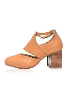 These tan leather booties are made to order from high quality soft leather. Add a vintage touch to your urban look with these every-day-perfect leather heels. Featuring classical silhouette tweaked with intricate detailed upper, chunky wooden heel anв zipper on the back for easy on and off they will become your go-to pair. Wear them with your long skirts, pants, and short dresses and you will love the ooh and aahs that come along with owning these heels. -Smooth leather lining and insole with em Bohemian Brown High Heels, Boho Wedding Shoes, Bohemian Sandals, Womens Booties, Ivory Wedding Shoes, Off White Shoes, Bridal Sandals, Stunning Shoes, Booties Ankle Boots