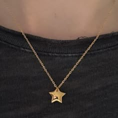 Puffed Mini Star in Gold ✨ Fully stainless steel & tarnish proof! (18k gold plated) 16" with a 2" extender  oval link chain style featuring a unique mini gold puffed star pendant 🤍 The star measures 1 centimeter ✨ Handmade with love! Star Gold Jewelry, Star Jewelry Gold, Gold Star Jewelry, Star Gold Necklace, Gold Star Necklace, Star Necklace Gold, 3d Star, Mini Gold, Jewelry Accessories Ideas