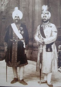 The Maharaja Bhupinder Singh Patiala with the Maharaja of Kapurthala Jagatjit Singh Puratan Shastar, History India, Indian Royalty, Moda Kimono, Royal Houses, Middleton Wedding, House Facades