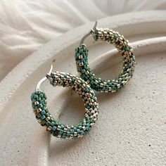 This turquoise and silver ombre beaded hoop earrings is a perfect gift for mom Hoops are made of high quality Japanese seed beads. Because of it's shape there is no space between each bead in work. Each jewelry looks like it's made of metal not of glass These earrings have latch back stainless steel closure. It doesn't tarnish and causes no allergy Earrings are good for both girls and women. Wear it either for everyday use or for special occasions. It's minimalistic and elegant * DETAILS * Earri Seed Bead Hoop Earrings, Silver Gradient, Turquoise Ombre, Bead Hoop Earrings, Hoop Earrings Handmade, Silver Ombre, Hoop Earrings Silver, Christmas Gift For Mom, Beaded Earrings Patterns