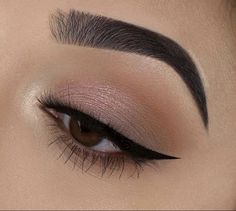 Makeup Cantik, Makeup Artistic, Make Up Designs, Bentuk Alis, Contour Makeup Tutorial, Makeup Tip, Makeup Lashes, Products Photography, Eye Makeup Pictures