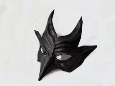 Demon mask devil leather black horn costume larp by MaschereFabula Lady Villain, French Masquerade, Dark Lucifer, Monster Ocs, Horn Costume, Dark Inspiration, Horns Costume, Demon Costume, Renn Faire