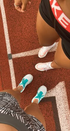 Track Season Aesthetic, Pe Teacher Aesthetic, Track And Field Aesthetic Girl, Track Runner Aesthetic, Running Track Aesthetic, Athletics Track Aesthetic, Jersey With Jeans, Cross Country Aesthetic, Athletics Aesthetic