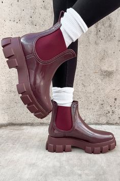 This item is a Doorbuster and NOT Sale Coupon Eligible. Color: Burgundy Patent Leather Style: Chelsea Rain Boots Elastic Ankle Panels Chunky Lug Sole 2" Heel Not Wide Foot Approved Runs True To Size Launched: 11/23/23 Rain Boots Outfit Summer, Fall Rain Outfit, Boots And Sweatpants, Portugal Winter, Rain Shoes Women, Rainboots Outfit, Summer Boots Outfit, Rain Boot Outfit, Autumn Shopping