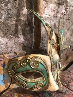 Antifaz elegante pintado con colores plateados y decorado con formas de pétalos Máscara de carnaval veneciana hecha a mano - Etsy Argentina Venetian Carnival Masks, Venetian Carnival, Carnival Mask, Mask Painting, Costume Masks, Carnival Masks, Costume Mask, Eye Mask, Silver Color