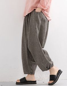 A plaid loose cotton linen pants, best for summer trends. Casual and loose summer outfit, you can wear this pants with our pair of comfortable flat shoes. Size M: Waist:62-93cm/ Length:89cm /Hip:118cm Thigh:75cm Size L: Waist:64-494cm/ Length:90cm /Hip:122cm Thigh:76cm Casual Linen Pants, Pants Gift, Flats Shoes Comfortable, Retro Pants, Casual Denim Pants, Harem Pants Women, Cotton Linen Pants, Cropped Linen Pants, Linen Crops