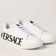 New Season Versace Smooth Leather Sneakers For Kids Size It30 Navy Blue Sneakers, Versace Chain, Versace Sneakers, Sneakers Box, Sneakers For Kids, Versace Kids, Versace Shoes, Toddler Sneakers, Socks Sneakers