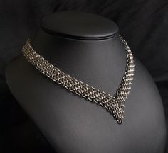 Chainmail Choker, Chainmaille Jewelry Patterns, Mens Choker Necklace, Chainmaille Necklace, Chainmail Necklace, Chainmail Jewelry, Chain Maille Jewelry, Bubble Necklaces, Wire Jewelry Designs