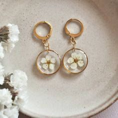 This is beautiful and elegant handmade jewelry, perfect gift for birthday or your beloved girlfriend for date.
Unique jewelry handmade with resin epoxy an dried flowers. This lightweight and cute earrings is for everything occassion. Presents For Wife, Bohemian Bride, Wedding Fashion, Memorial Jewelry, Gift For Birthday, Bridal Shower Gifts, Cute Earrings, Jewelry Handmade, Resin Jewelry