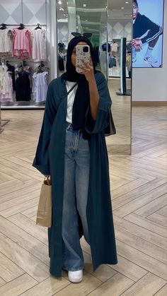 Muslim Jeans Outfits, Modest Jeans Outfit Hijab, Hjabi Girl Outfit, Muslim Girl Summer Outfits, Hijabi Outfits Casual Summer Modest Fashion, Outfits With Abaya, Abaya Casual Outfit, Hijab Fashion Abaya, Hijabi Aesthetic Outfits Abaya