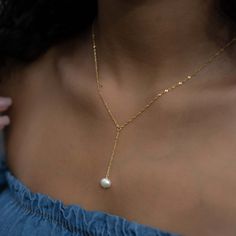 "Beautiful Freshwater Pearl Lariat. Simple but still such a stunning piece!! - - - D E T A I L S - - -  * Made of 925 Sterling Silver * Available in 14k Gold or Rhodium plated * We use a THICK plating for a piece that will last you years to come! * 16\" + 3\" Ext Chain * 1.5\" Drop Chain * Natural Freshwater Pearls - 7-8mm * Nickel-free & Hypoallergenic * Featuring a twisted chain  Made with 100% Pure Love ♡ Happy to answer any questions you may have! 🥰 Let's Connect! 🥰 IG: samijewels_" Lariat Necklace Outfit, Pearl Lariat Necklace, Pearl Lariat, Twisted Chain, Prom Accessories, Y Necklace, Pure Love, Freshwater Pearl Necklace, Freshwater Pearl Necklaces