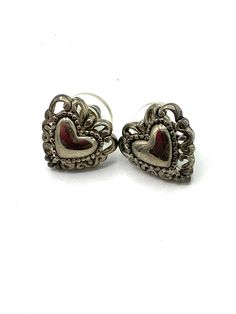 Gorgeous collectible heart nickel tone earrings by Cookie Lee, stud. Please see the picture Silver Spring, Jewelry Earrings Studs, Cufflinks, Cookies Et Biscuits, Jewelry Earrings, Stud Earrings, Etsy Uk, Silver