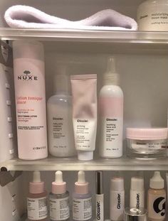 Pink Products, 귀여운 음식 그림, Vogue Beauty, Pretty Skin Care, Pretty Skin, Pink Girly Things, Skin Care Essentials, Skin Care Products, Body Skin