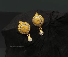 This is fabulous customized handmade stud earring made by 22kt yellow gold, best gifting for special girl's or brides, super unique stud earring jewelry from India. Metal-22kt yellow gold. item type-Stud earring, Weight-3.600. grams approx. Length-3.8 centimeters. Width-1.4 centimeters. Stamped-22kt/916 hallmarked. Make excellent gifting and collectible pieces(gift for birthday, wedding, anniversary, mother's day, fathers day, Christmas day,) We take absolute care of precious jewels are packed w Unique Studs, Stud Earrings Unique, Fancy Earrings, Precious Jewels, Unisex Jewelry, Earring Jewelry, Gift For Birthday, Bride Gifts, Stud Earring